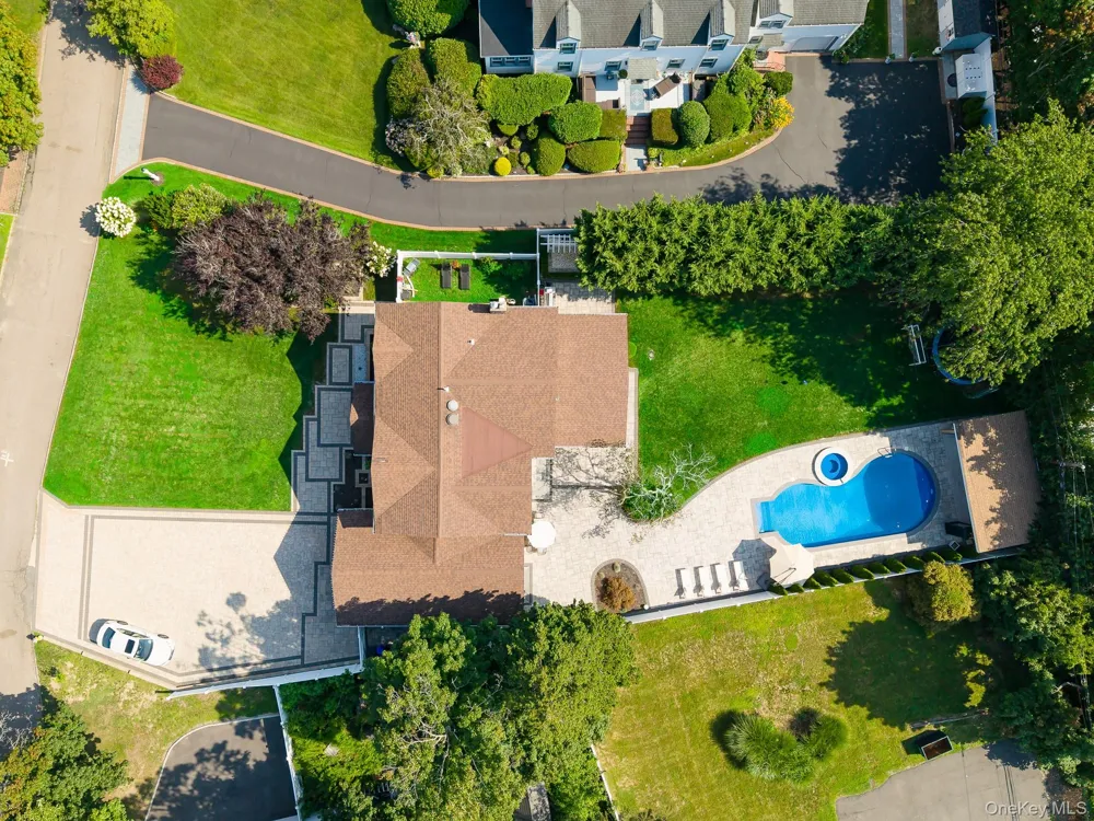 20 Mc Cue Lane Babylon, NY 11702