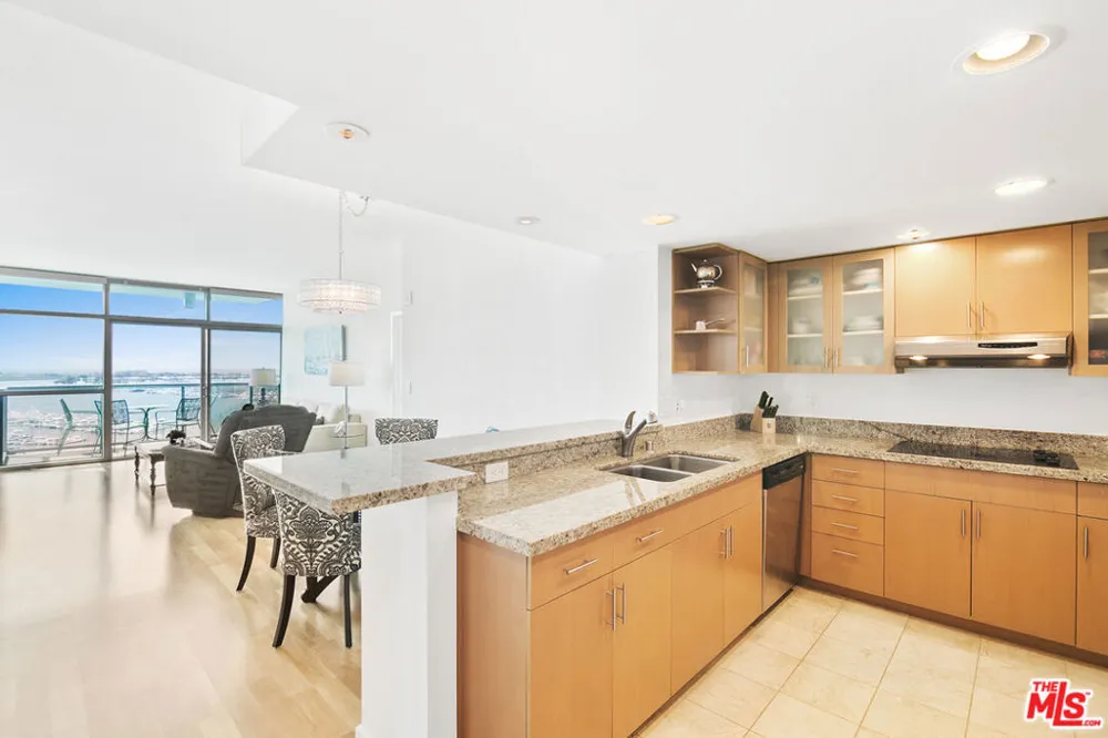 13700 MARINA POINTE DRIVE #702 Marina del Rey, CA 90292