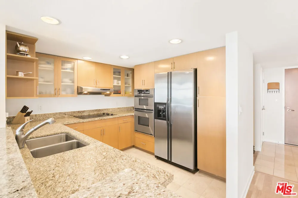 13700 MARINA POINTE DRIVE #702 Marina del Rey, CA 90292