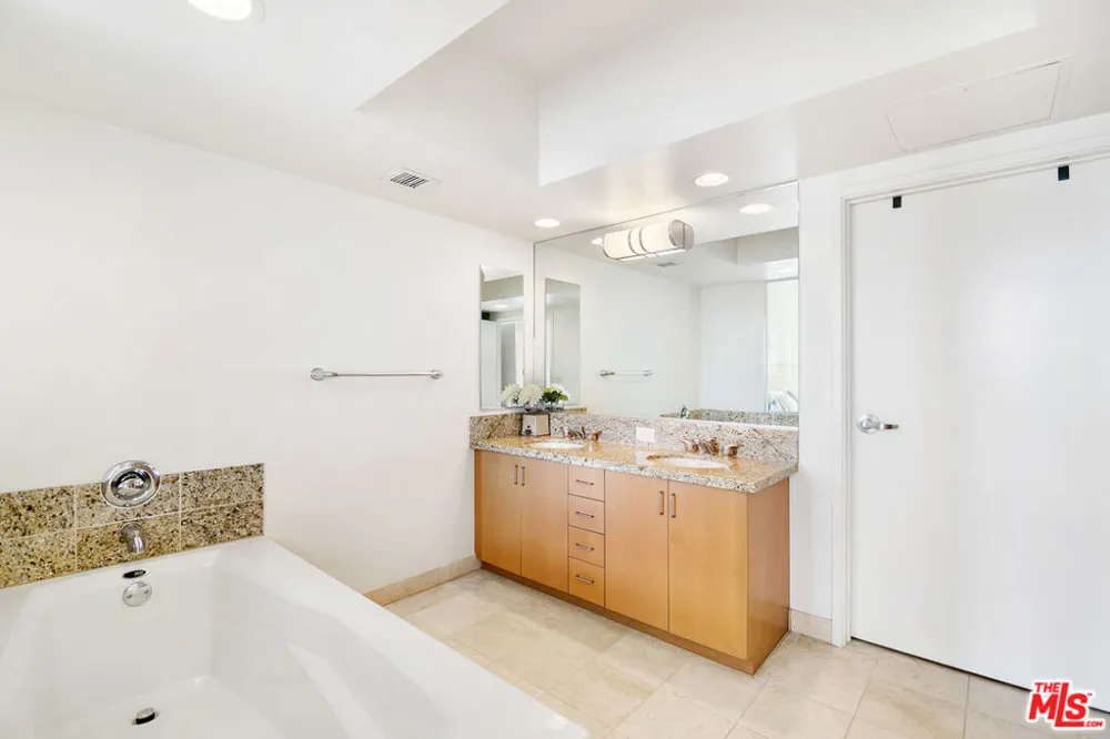 13700 MARINA POINTE DRIVE #702 Marina del Rey, CA 90292