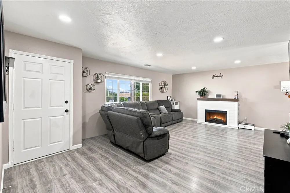 16935 Sage Street Hesperia, CA 92345