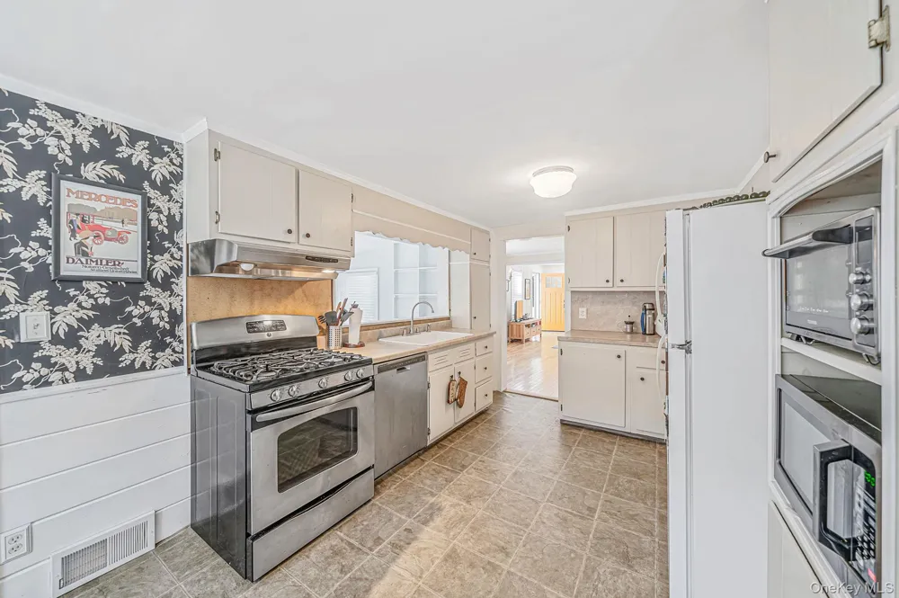 131 Quaker Path East Setauket, NY 11733