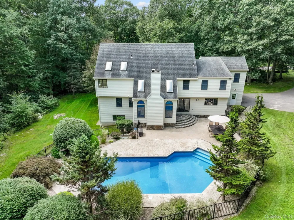 18 Arbor Court Holmes, NY 12531