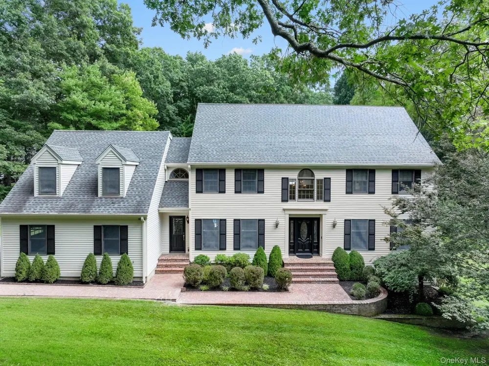 18 Arbor Court Holmes, NY 12531