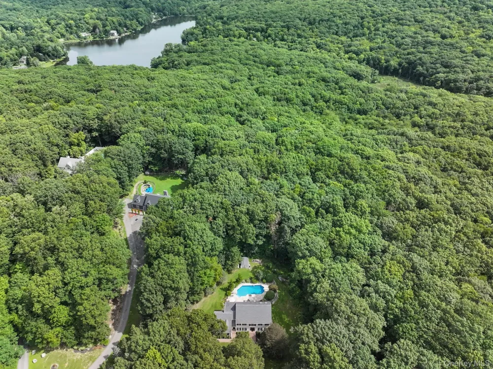 18 Arbor Court Holmes, NY 12531
