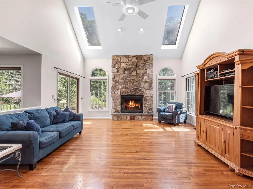 18 Arbor Court Holmes, NY 12531