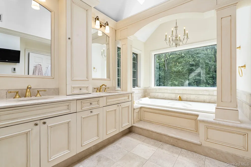 18 Arbor Court Holmes, NY 12531