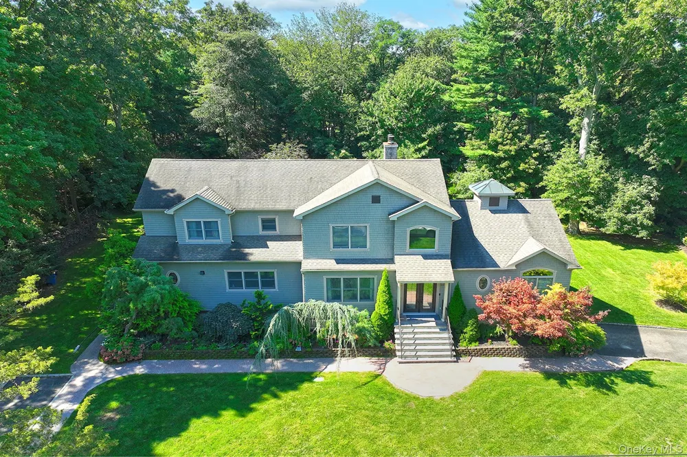 19 Sparrow Lane Huntington, NY 11743