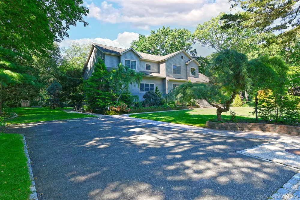 19 Sparrow Lane Huntington, NY 11743
