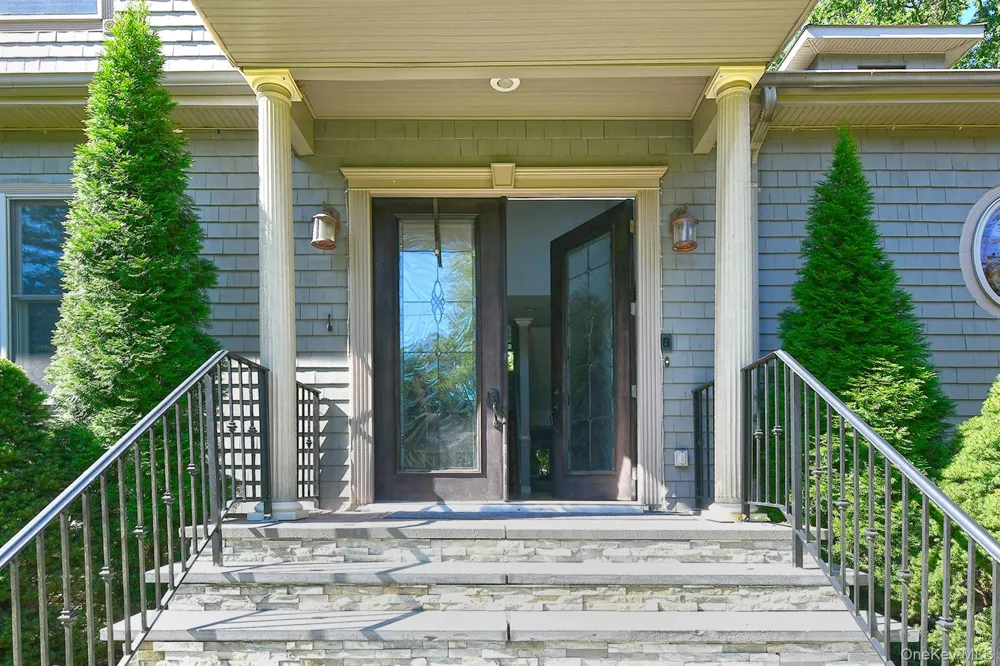 19 Sparrow Lane Huntington, NY 11743