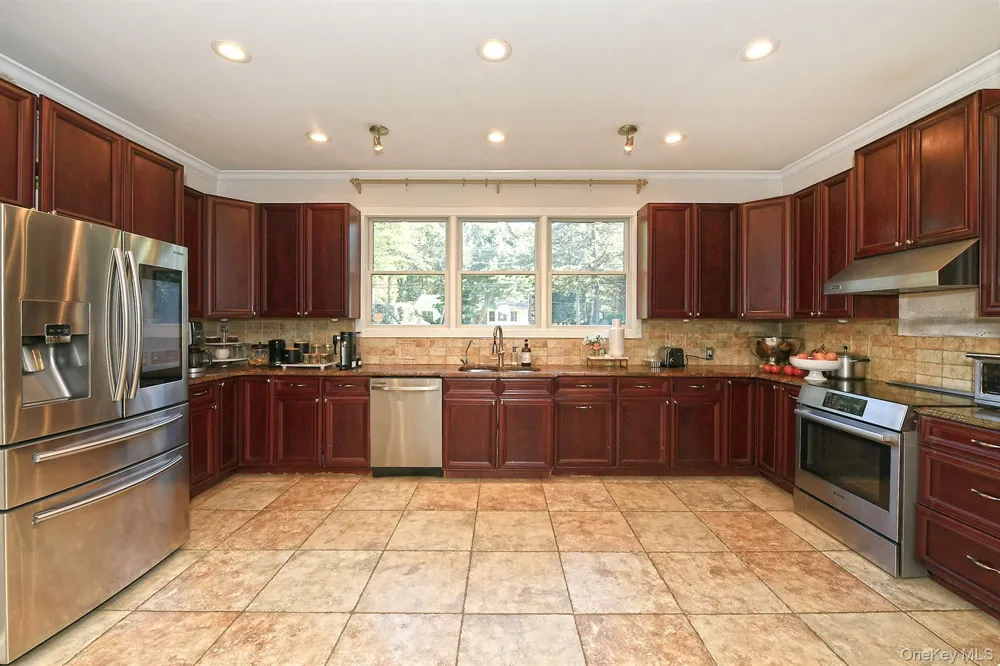 19 Sparrow Lane Huntington, NY 11743