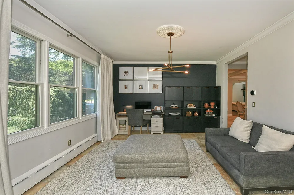 19 Sparrow Lane Huntington, NY 11743
