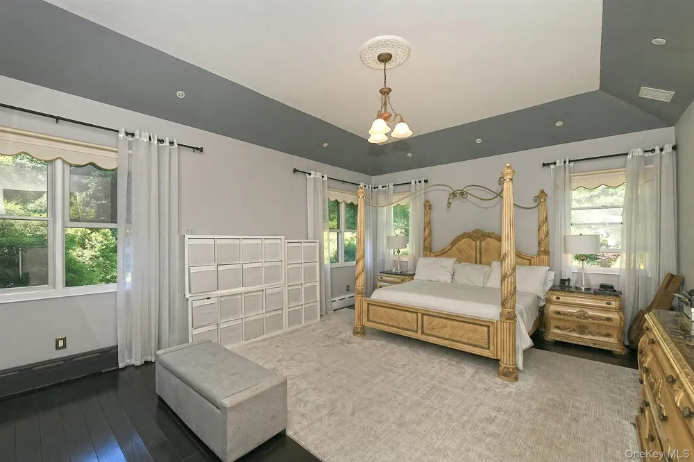 19 Sparrow Lane Huntington, NY 11743
