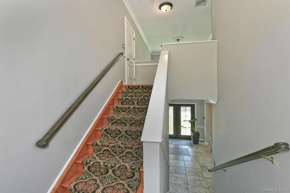 19 Sparrow Lane Huntington, NY 11743