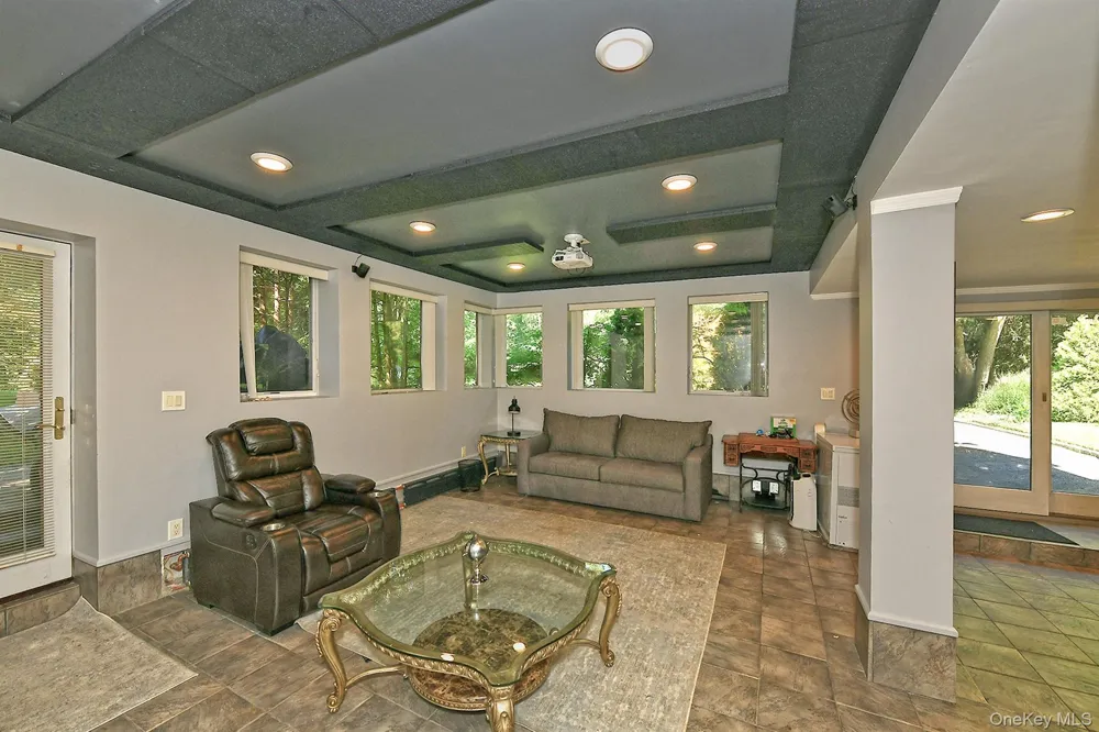 19 Sparrow Lane Huntington, NY 11743