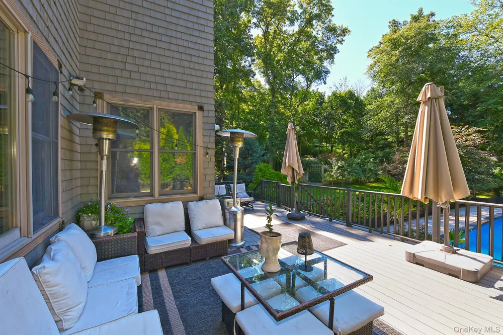 19 Sparrow Lane Huntington, NY 11743
