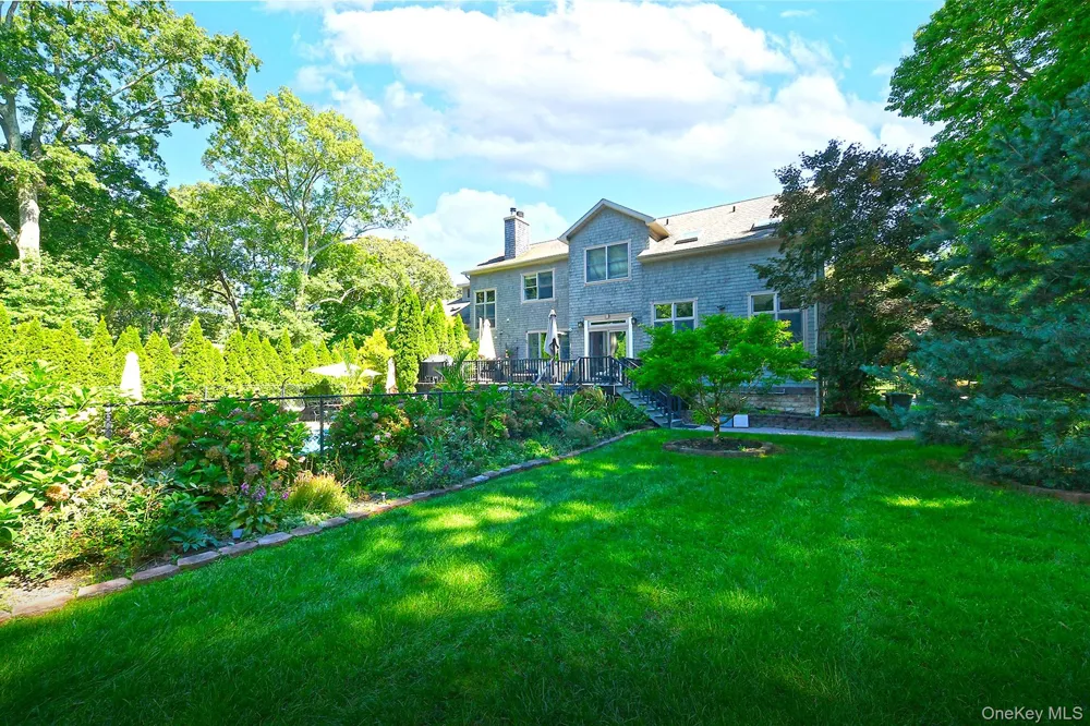19 Sparrow Lane Huntington, NY 11743