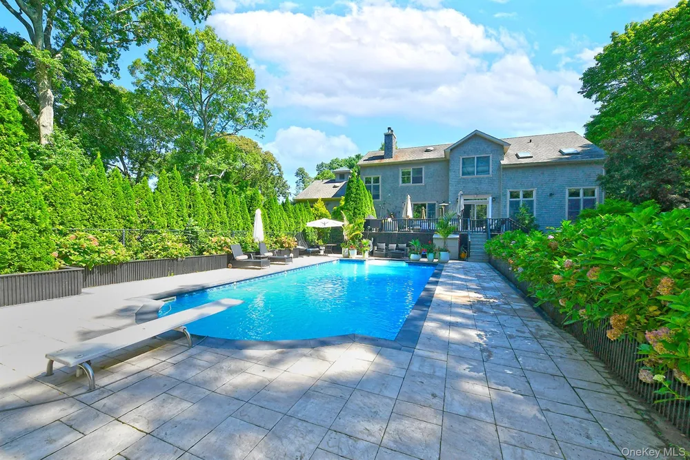 19 Sparrow Lane Huntington, NY 11743