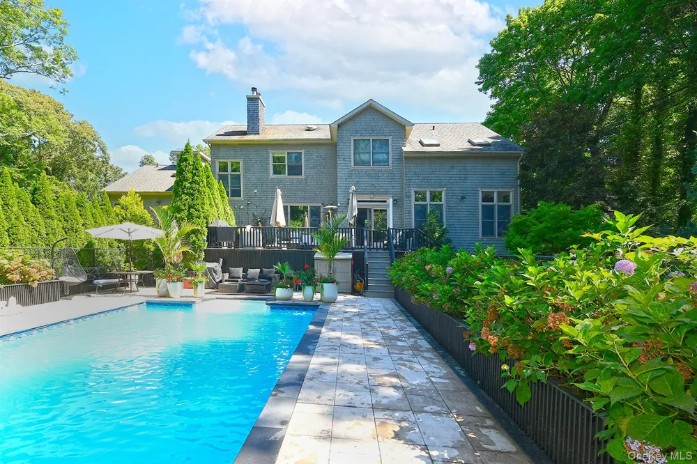 19 Sparrow Lane Huntington, NY 11743