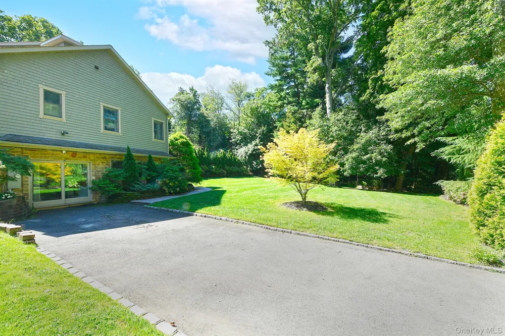 19 Sparrow Lane Huntington, NY 11743
