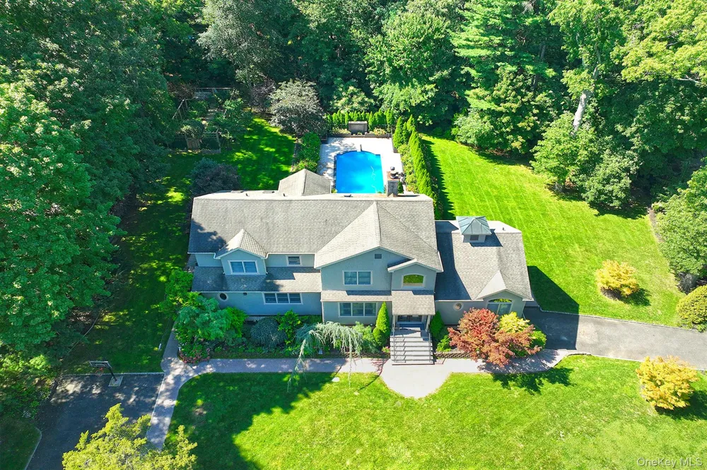 19 Sparrow Lane Huntington, NY 11743