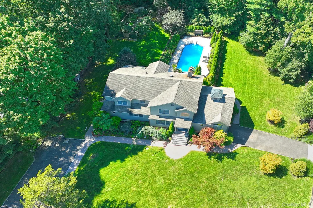 19 Sparrow Lane Huntington, NY 11743