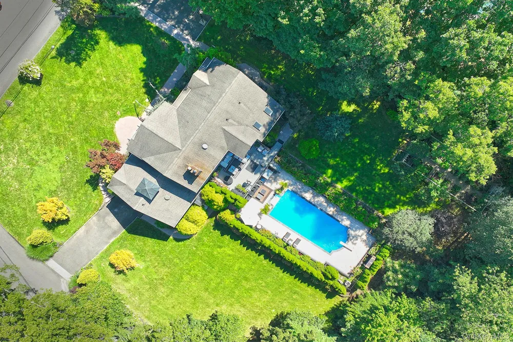 19 Sparrow Lane Huntington, NY 11743