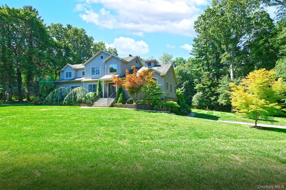 19 Sparrow Lane Huntington, NY 11743