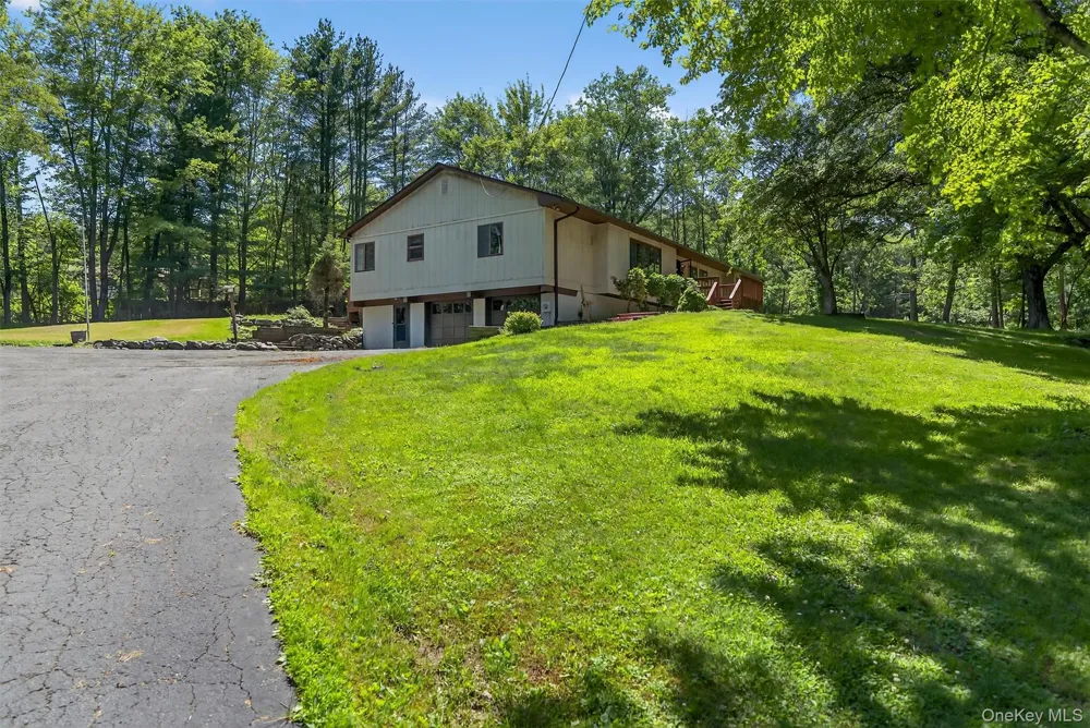 351 Ski Run Road Bloomingburg, NY 12721