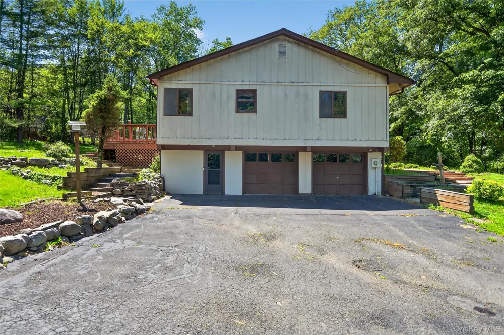 351 Ski Run Road Bloomingburg, NY 12721