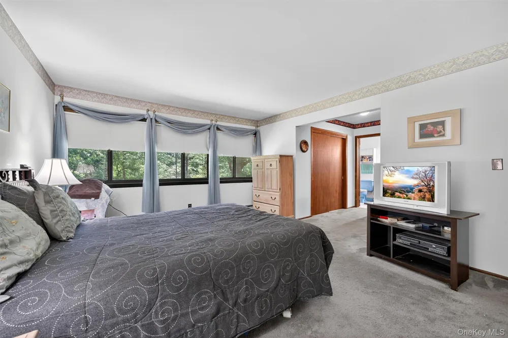 351 Ski Run Road Bloomingburg, NY 12721