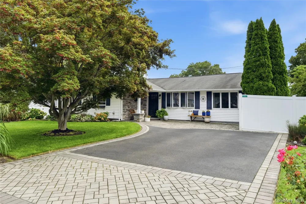 2 Mount Wilson Avenue Farmingville, NY 11738