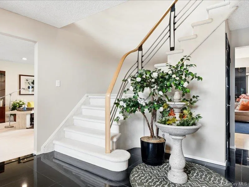 211 Whitewood Drive Massapequa Park, NY 11762