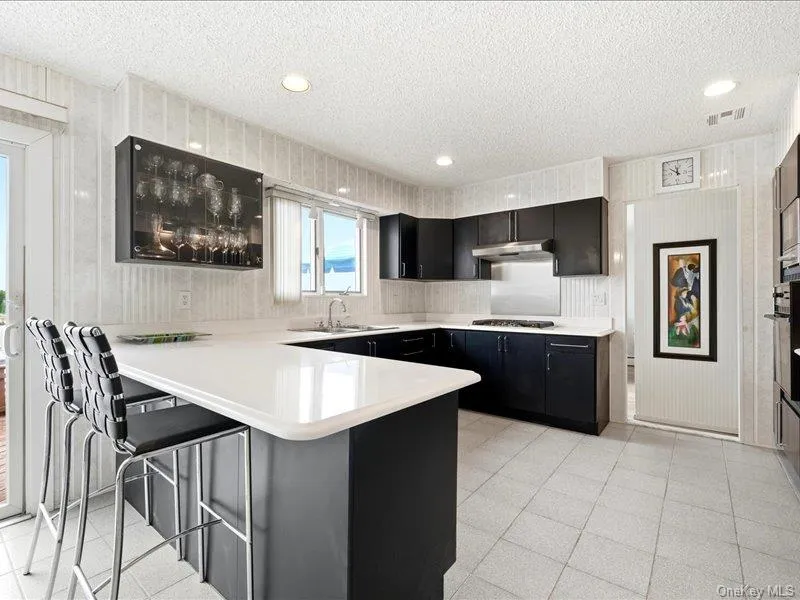 211 Whitewood Drive Massapequa Park, NY 11762