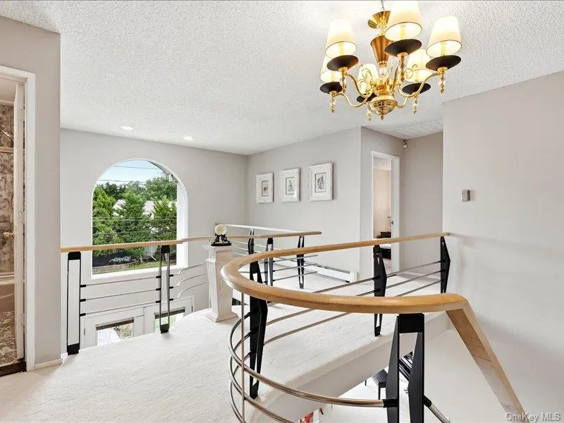 211 Whitewood Drive Massapequa Park, NY 11762