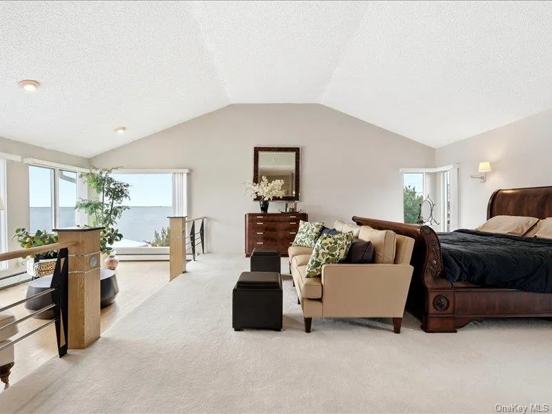 211 Whitewood Drive Massapequa Park, NY 11762