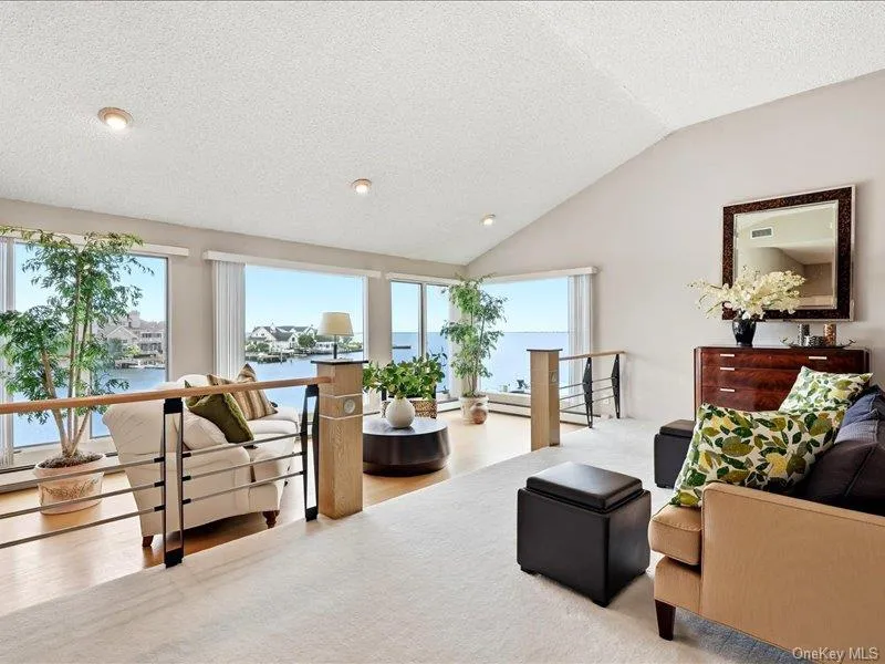 211 Whitewood Drive Massapequa Park, NY 11762