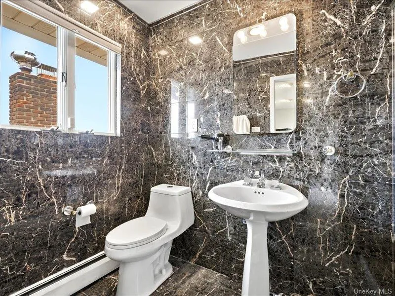 211 Whitewood Drive Massapequa Park, NY 11762