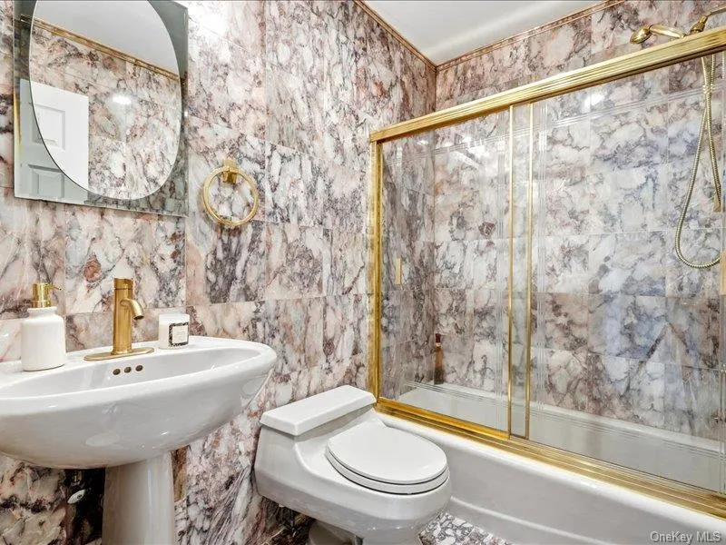 211 Whitewood Drive Massapequa Park, NY 11762