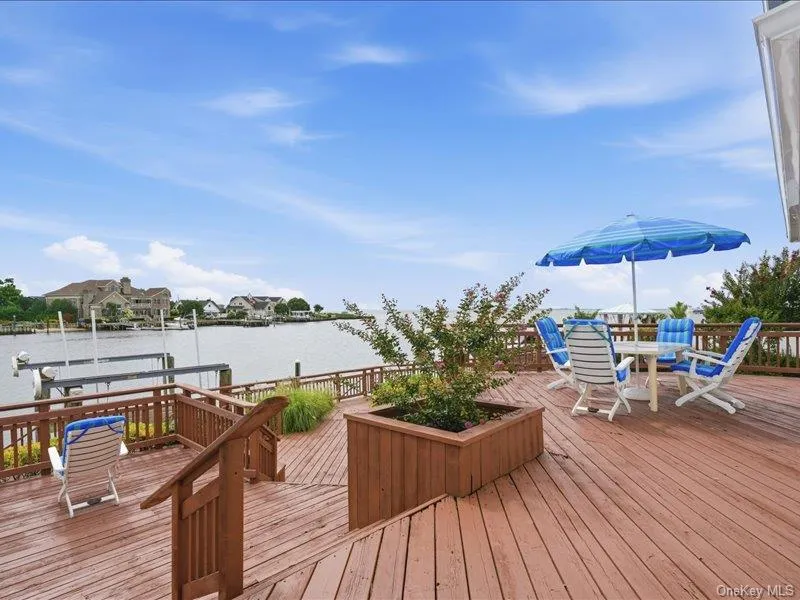 211 Whitewood Drive Massapequa Park, NY 11762
