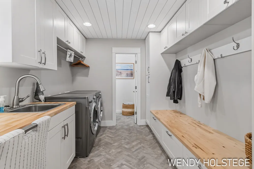 2066 Woodlark Drive Holland, MI 49424