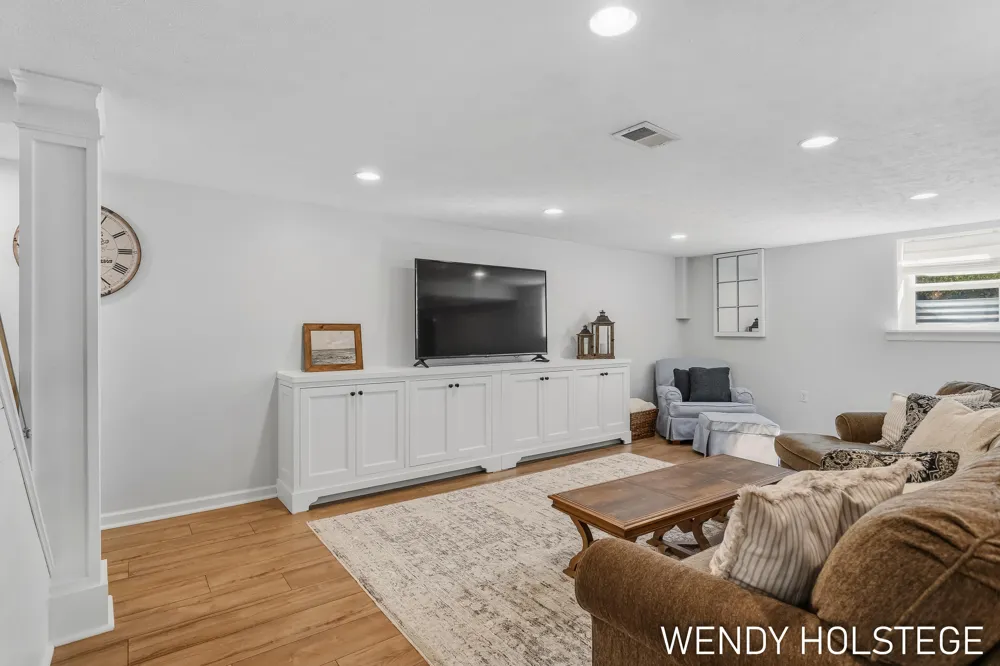 2066 Woodlark Drive Holland, MI 49424