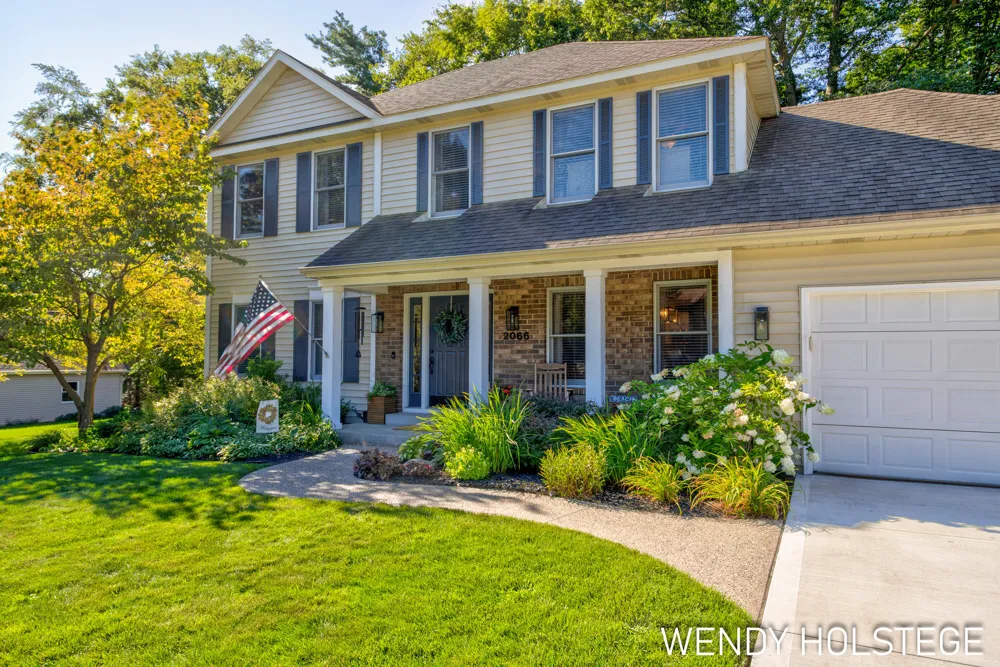 2066 Woodlark Drive Holland, MI 49424