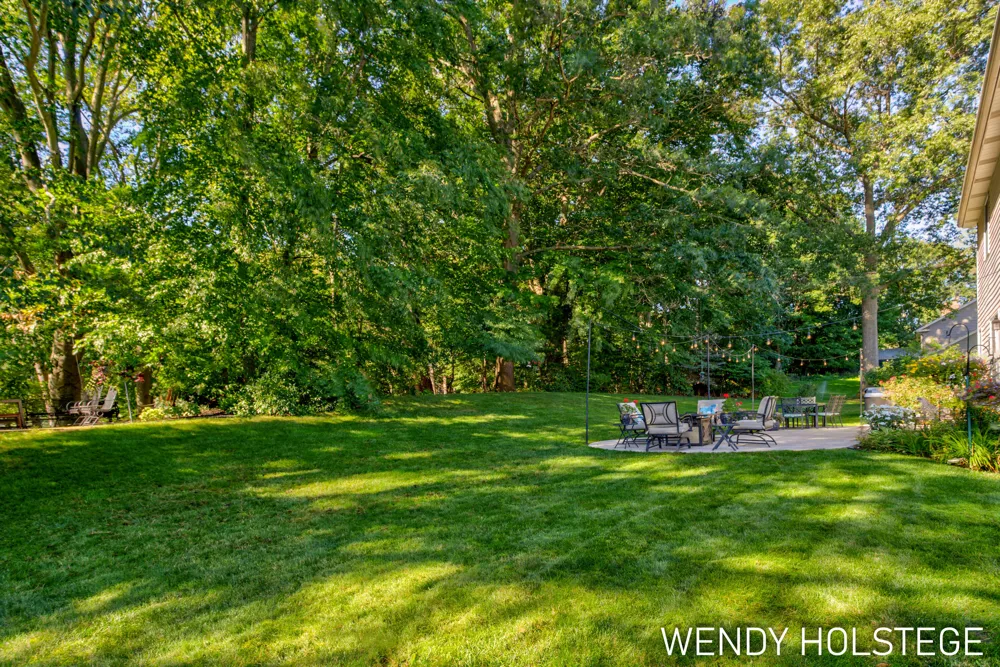2066 Woodlark Drive Holland, MI 49424