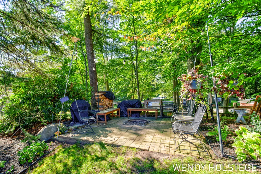 2066 Woodlark Drive Holland, MI 49424