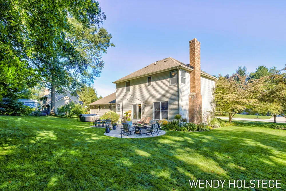 2066 Woodlark Drive Holland, MI 49424