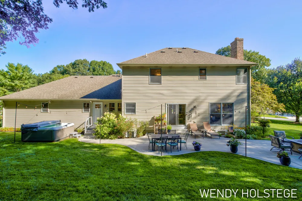 2066 Woodlark Drive Holland, MI 49424