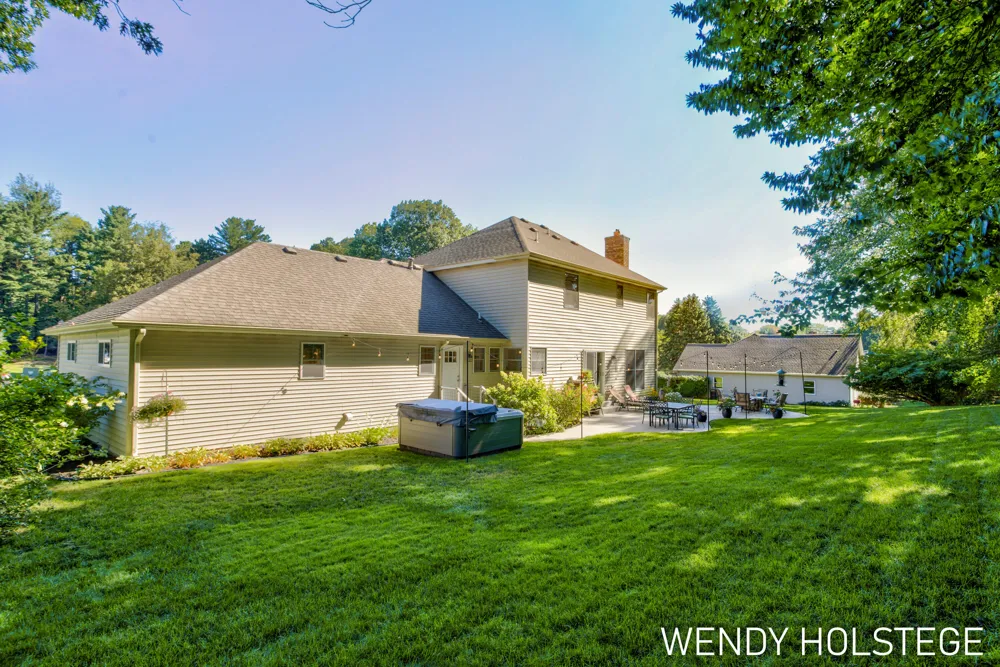 2066 Woodlark Drive Holland, MI 49424
