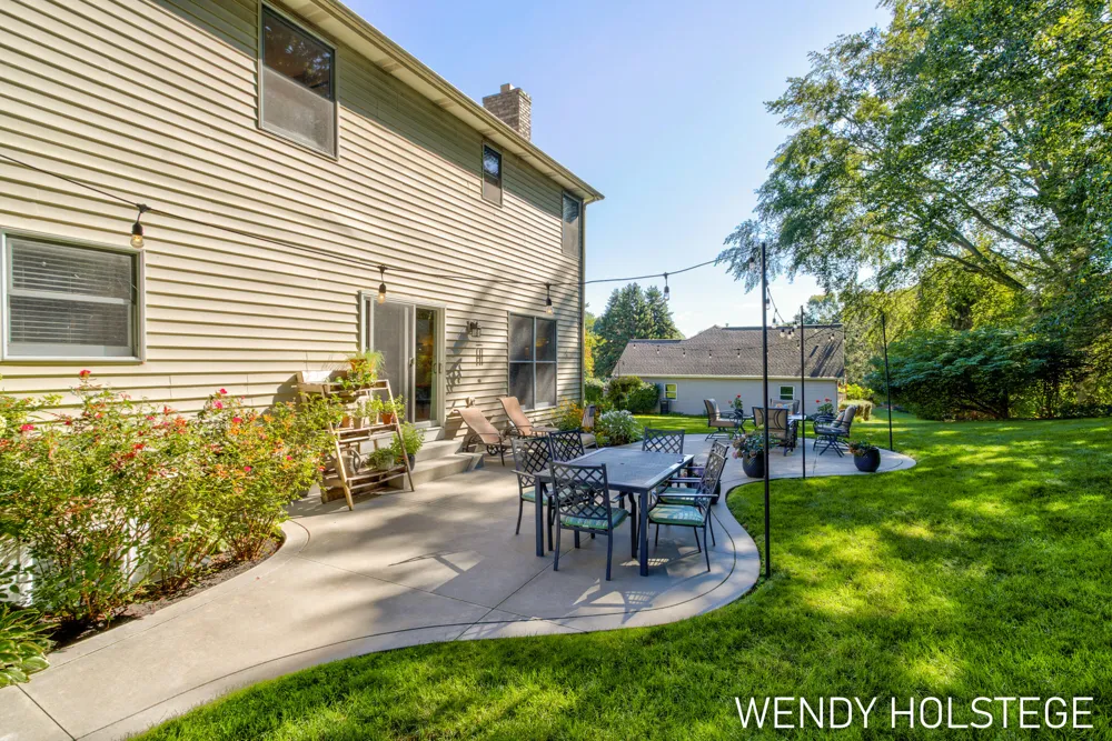 2066 Woodlark Drive Holland, MI 49424