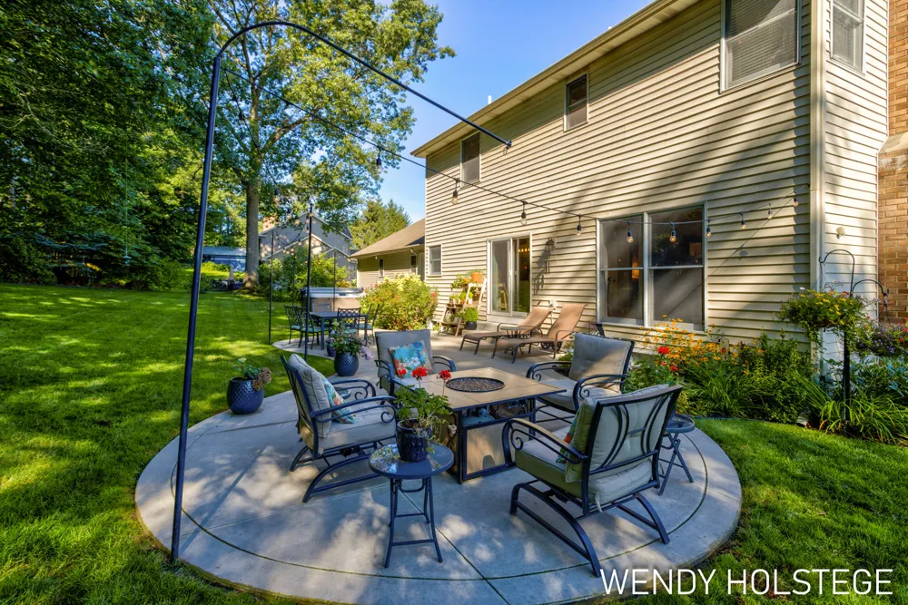 2066 Woodlark Drive Holland, MI 49424